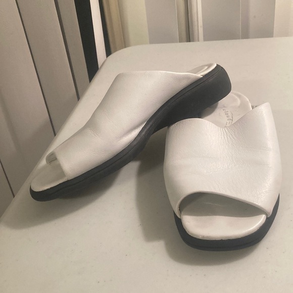 Cloud Walkers Genuine Leather White Slip On Sandals Sz 7.5 W - Picture 2 of 9